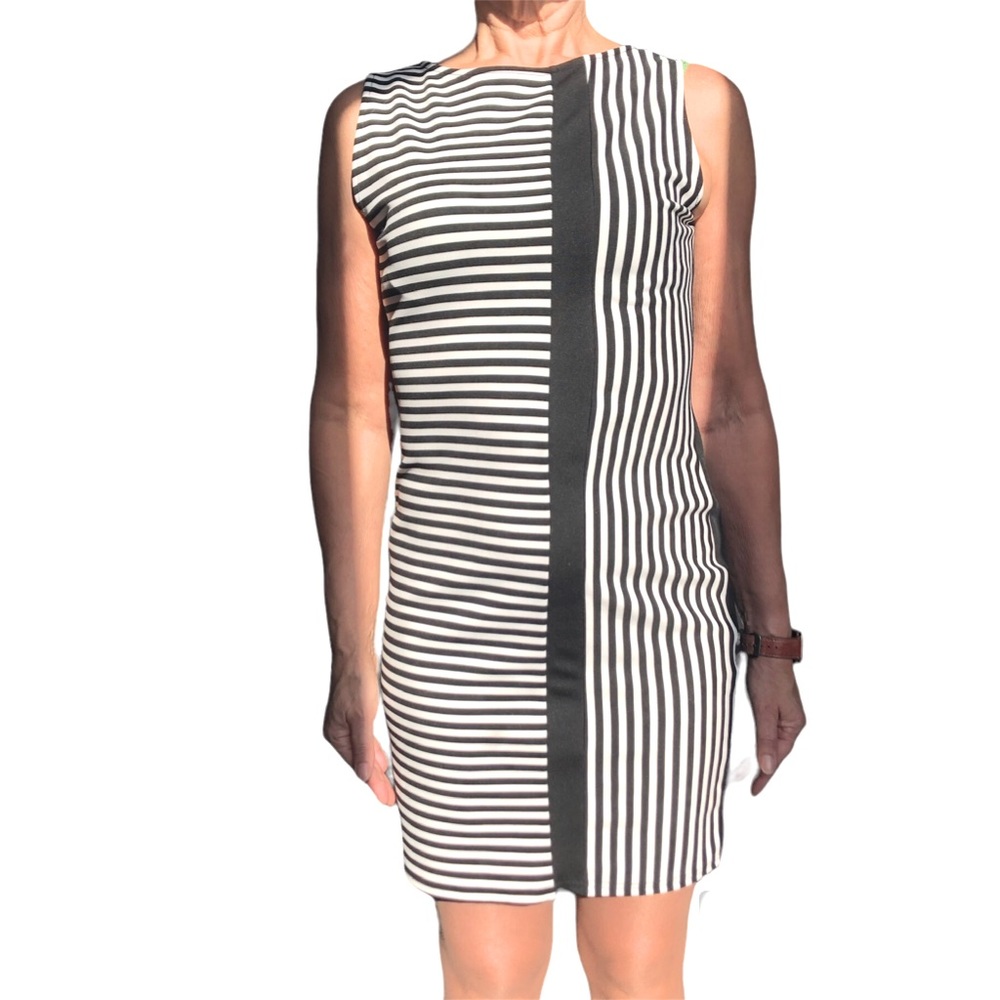 Suzy Shier fun black and white sleeveless dress size large poly and spandex